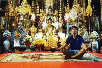 Gastón incorporó el Yoga y la meditación.