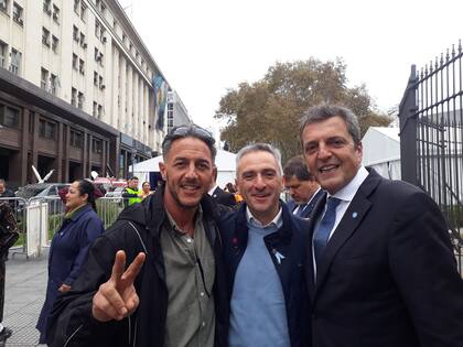 Gastón Mercanzini, con Andrés Larroque y Sergio Massa, en una movilización en mayo pasado