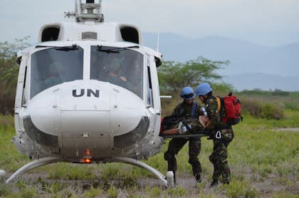 La Argentina envía a las misiones de paz a aviadores, que son los encargados de trasladar a los heridos