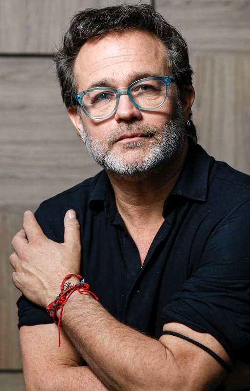 Gastón Pauls habló con LA NACION acerca de su presente, el regreso a la televisión y también de los lugares oscuros por los que estuvo en su pasado, la resiliencia y su fundación Casa de Cultura de la Calle