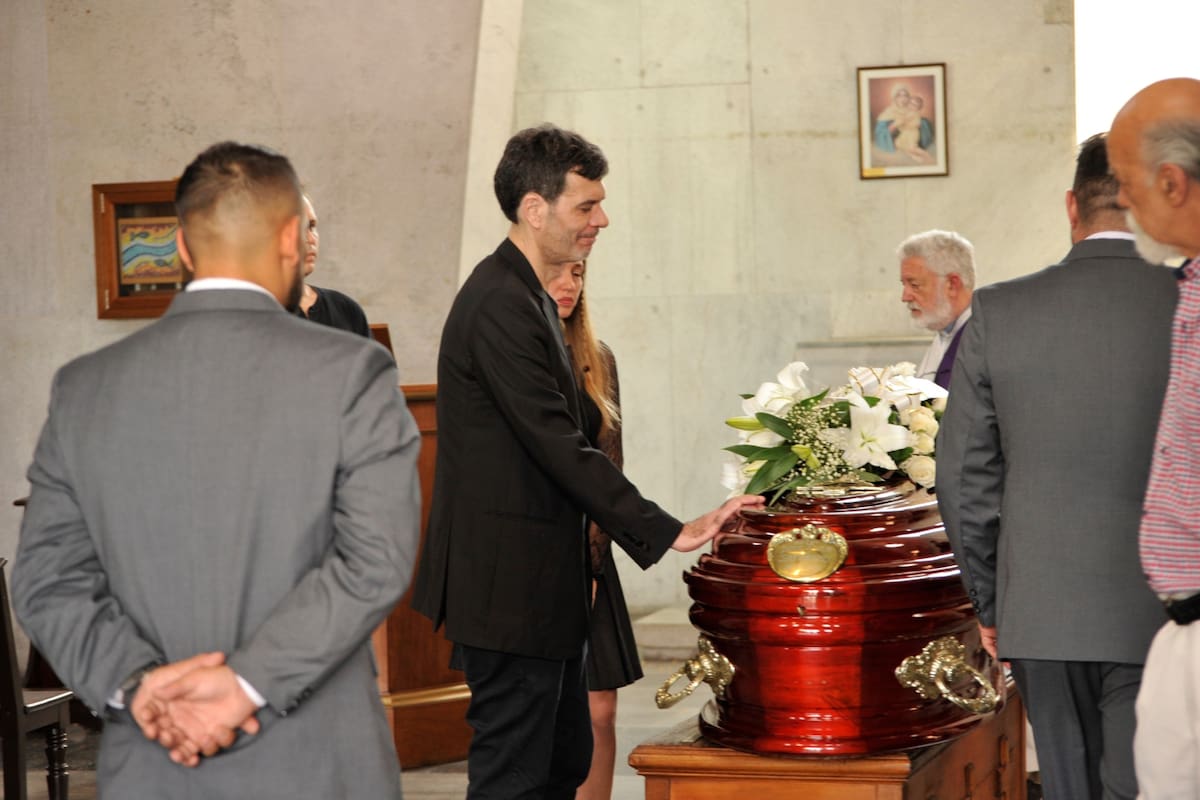 Gastón Satragno despide a su madre Pinky este domingo en la capilla ardiente del cementerio de la Chacarita