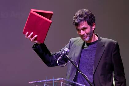Gastón Satragno recibió el Gran Premio de Honor de Argentores para su madre, Pinky