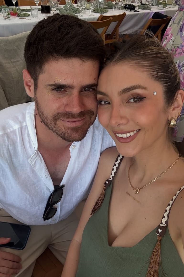 Gastón Soffritti junto a su novia colombiana, a quien conoció hace un año