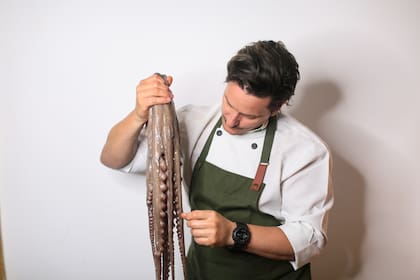 Gastón Storace recuerda sus dos tierras, uruguay y la playa, y en Argentina el campo. Ambos inspiran sus recetas.
