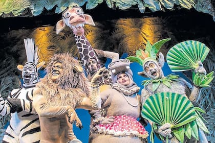 Gastón Vietto, Cae, Mariano Zito, Liza Spadone y Alejandro Paker, como los famosos personajes de la película