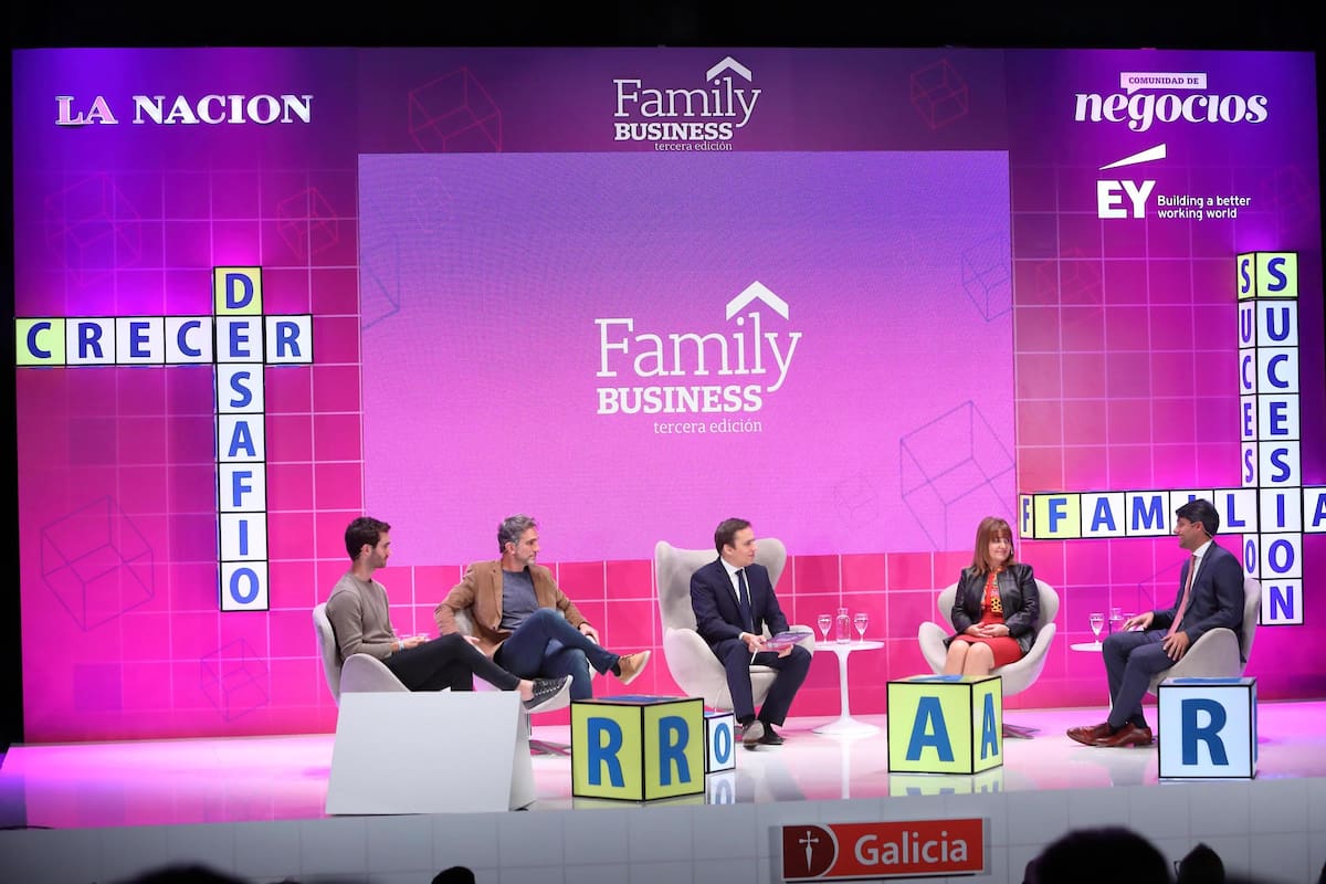 Gastón y Tito Loizeau (El Capitán Deli Theatre), José Del Rio (LA NACION), Claudia Álvarez Argüelles y Matías Basanta Álvarez (Álvarez Argüelles Hoteles)