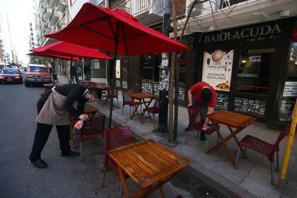 gastronómicos de mar del plata sacan sus mesas a la calle