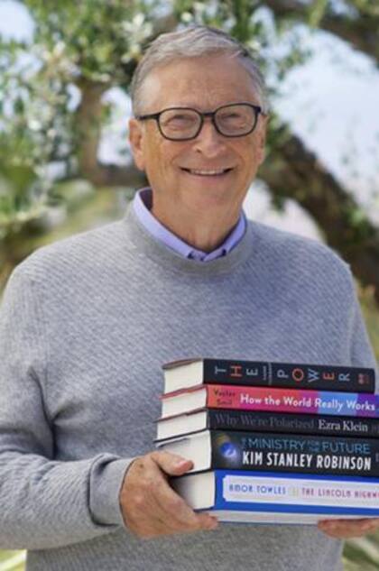 Gates aseguró que el acceso a la IA se realizará a través del “teléfono o el PC que ya tienen conectado a través Internet” y agregó que “no es necesario mucho hardware nuevo”