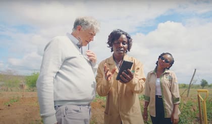 Gates relató que la productora le mostró una aplicación en su teléfono donde podía consultar el clima local