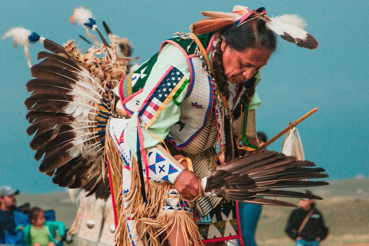 Gathering of Nations celebrará su último Powwow en 2026 (Unsplash/Andrew James)