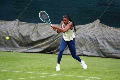 Gauff dice que puso a prueba su renovado saque en la primera ronda del Abierto de Estados Unidos