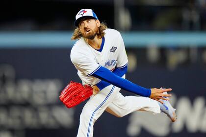 Gausman, opacado por 2 jonrones tardíos en 2do juego de Serie Mundial