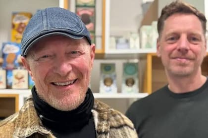 Gavin Arm y Bert de Wit introdujeron la semana laboral de cuatro días en su empresa en 2019.