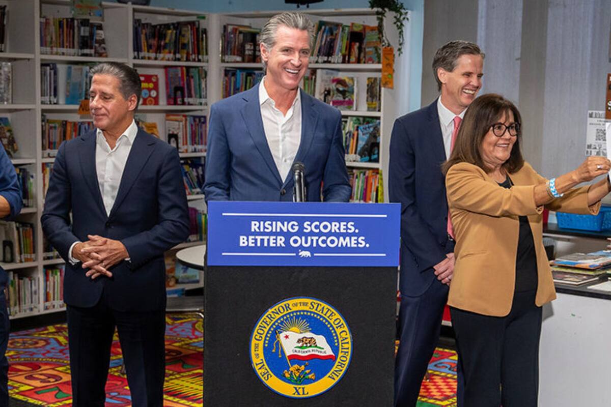 Gavin Newsom dio luz verde a un paquete de leyes, entre las que se incluyó un incremento del salario mínimo a trabajadores en California