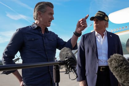 Gavin Newsom enfrenta presiones crecientes mientras las consecuencias de las tarifas impuestas por Trump golpean la economía de su estado