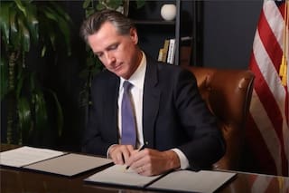 Newsom firmó la ley para la nueva suspensión de licencias de conducir