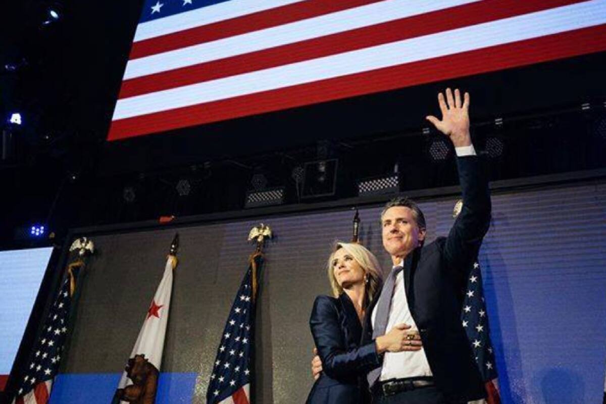 Gavin Newsom, gobernador de California y su esposa, la empresaria Jennifer Siebel Newsom
