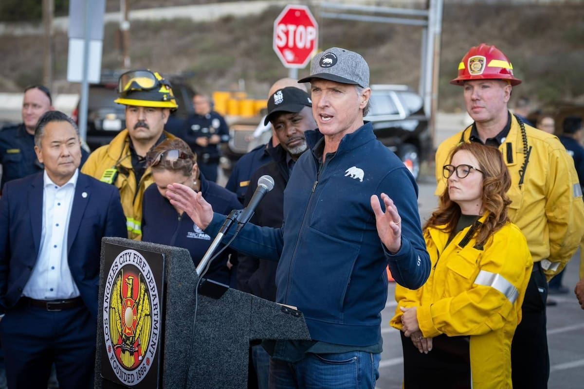 Gavin Newsom responde a las críticas de Donald Trump sobre los devastadores incendios en Los Angeles