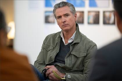 Gavin Newsom se asoció con dos organizaciones sin fines de lucro para otorgar asistencia a familias extranjeras