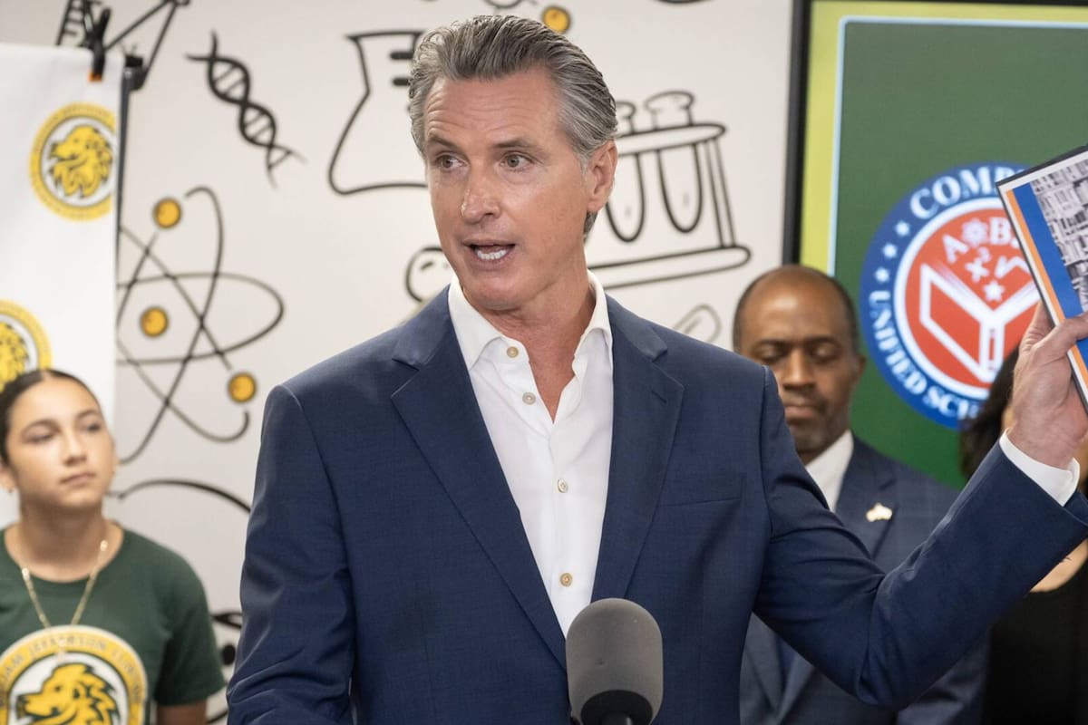 Gavin Newsom volvió a hablar sobre su trastorno de dislexia durante la presentación de un plan estatal para mejorar la alfabetización infantil