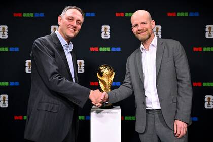 GCL President and CEO Daniel Rosenthal (L) and FIFA Secretary General Mattias Grafström (R) kicked off a multi-year agreement making Rock-it Cargo the Official Logistics Provider of the FIFA World Cup 26™ (Photo Credit: FIFA)
