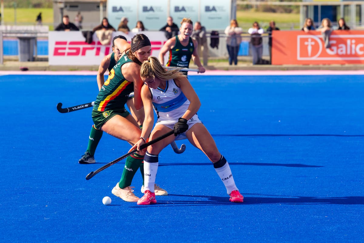 GEBAse impuso 2 a 0 Lomas y conserva la punta en el Metropolitano de hockey femenino