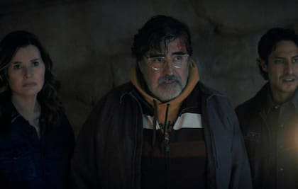 Geena Davis, Alfred Molina y Carlos Miranda, tres de los protagonistas de la serie de los hermanos Duffer