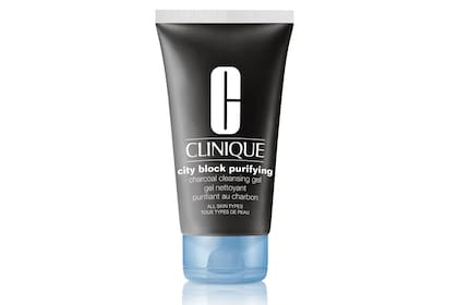 Gel de limpieza purificador en base a carbón City Block. Limpia la piel en profundidad, neutraliza los efectos contaminantes de la poluciòn ambiental, y controla el exceso de oleosidad, $1.200, Clinique
