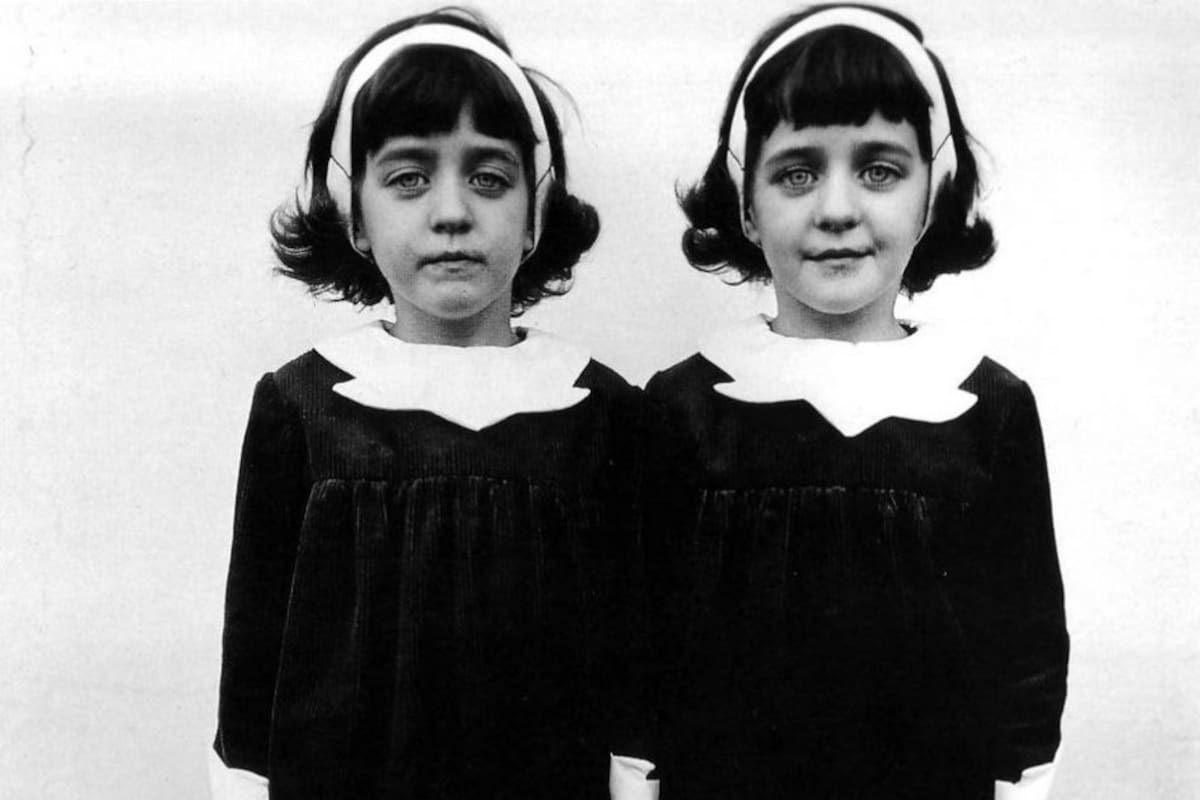 Gemelas idénticas, un ícono de Diane Arbus