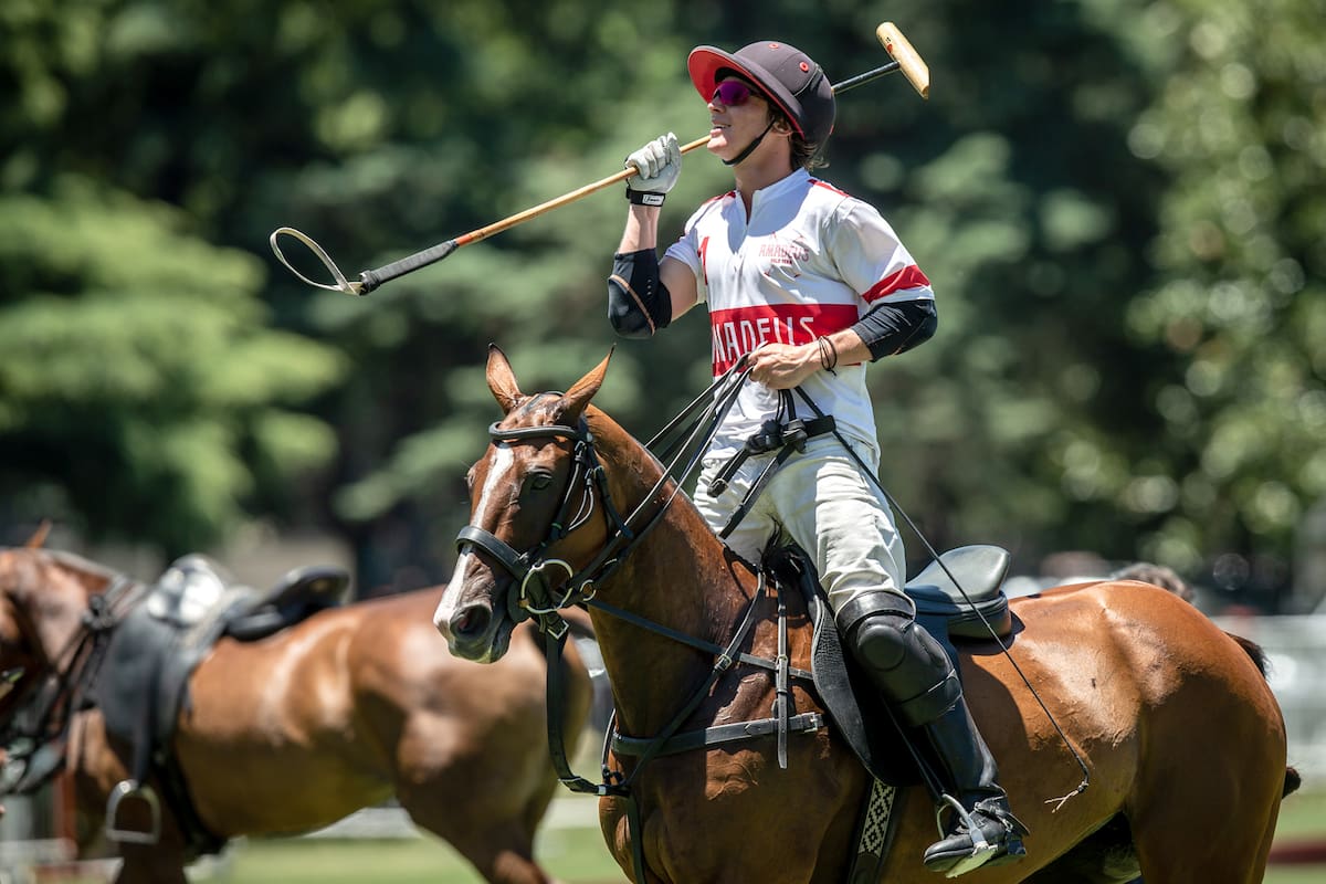 Genaro Ringa, de 21 años, festeja al ganar la Copa Cámara de Diputados; el muchacho de General Villegas integra la camada de jóvenes que va reemplazando a los grandes (Heguy, Novillo Astrada, Merlos) en la elite del polo.