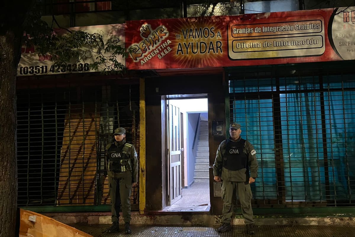 Gendarmería Nacional custodia la entrada a una de las granjas de trata de personas "Remar"
