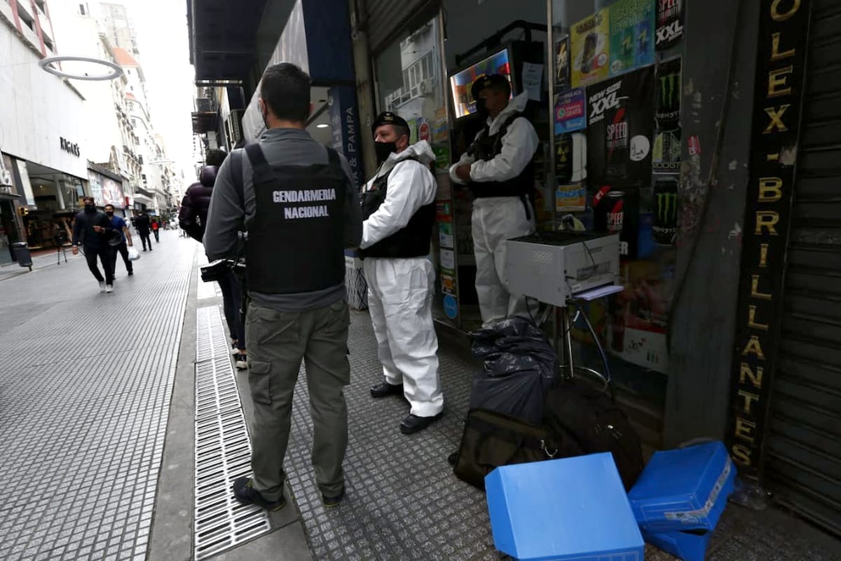 Gendarmería realiza operativos en cuevas de la city porteña