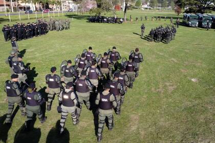 Gendarmes en la Base de Comando Unificado de fuerzas federales en La Matanza