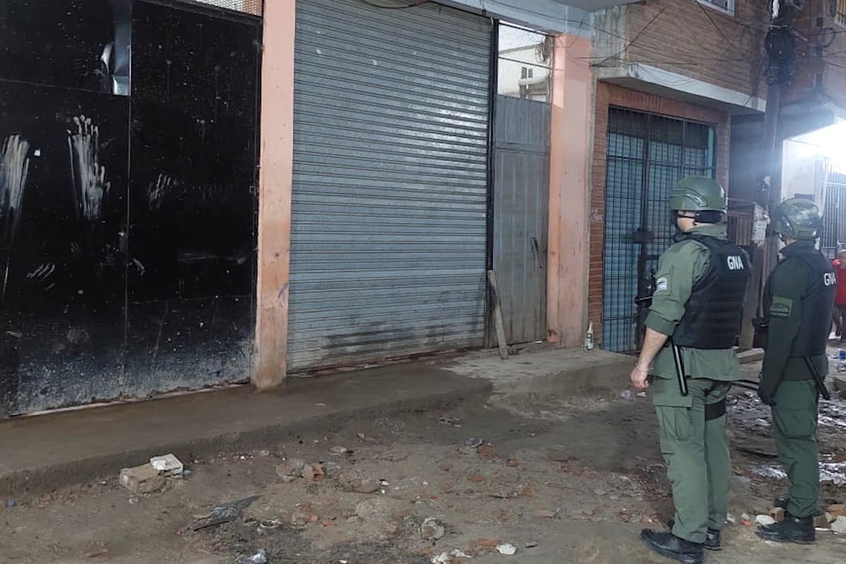 Gendarmes en la villa 1-11-14, del Bajo Flores
