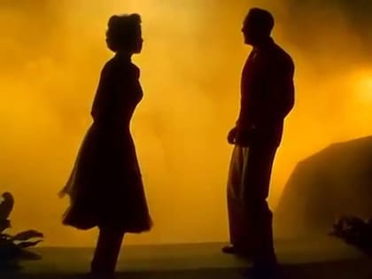 Gene Kelly y Leslie Caron en Un americano en París - Fuente: YouTube