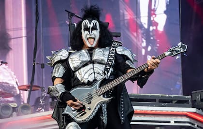 Gene Simmons preocupó a sus fanáticos luego de chocar con su auto