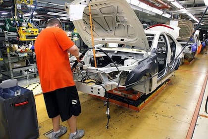 General Motors planea detener su producción en tres plantas de América del Norte