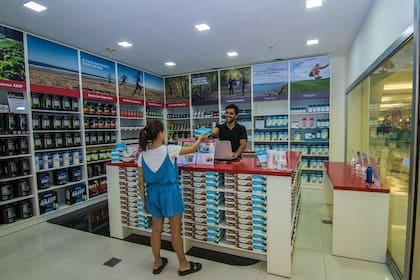 General Nutrition Center (GNC) es una franquicia estadounidense con presencia en más de 50 países y abrió su primer local en Vicente López en noviembre