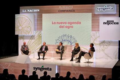 Agustín DAttellis (Ágora Consultores), Antonio Aracre (Syngenta), José Del Rio (LA NACION), Margarita Stolbizer (Partido GEN) y Rodolfo Santangelo (Macroview SA)