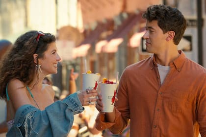 Gente que conocemos en vacaciones, un film que rápidamente escaló al Top 3 de Netflix