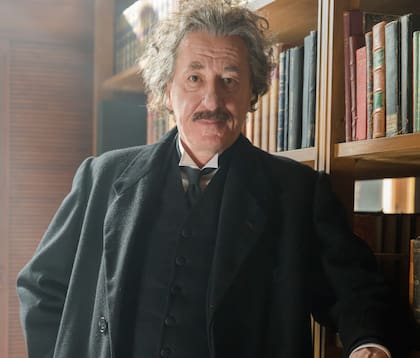 Geoffrey Rush como Albert Einstein en la primera temporada de Genius