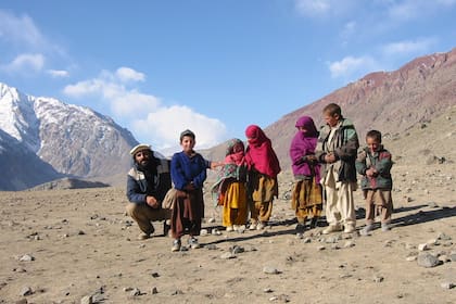 Geógrafo y fotógrafo, hace más de treinta años que viaja por el mundo con la compañía de tu mochila