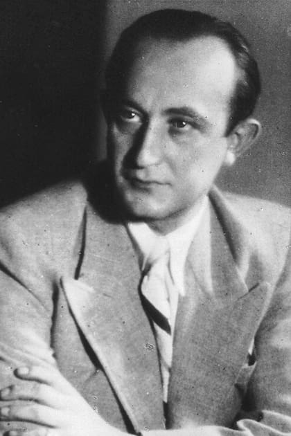 Georg Mantelo, comerciante judío de origen húngaro formó la red para proveer a judíos de la Europa ocupada por los nazis de papeles de ciudadanía de El Salvador
