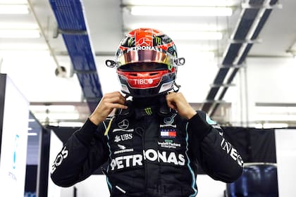 George Russell tuvo su debut en Mercedes en reemplazo de Lewis Hamilton, pero no fue de la mejor manera
