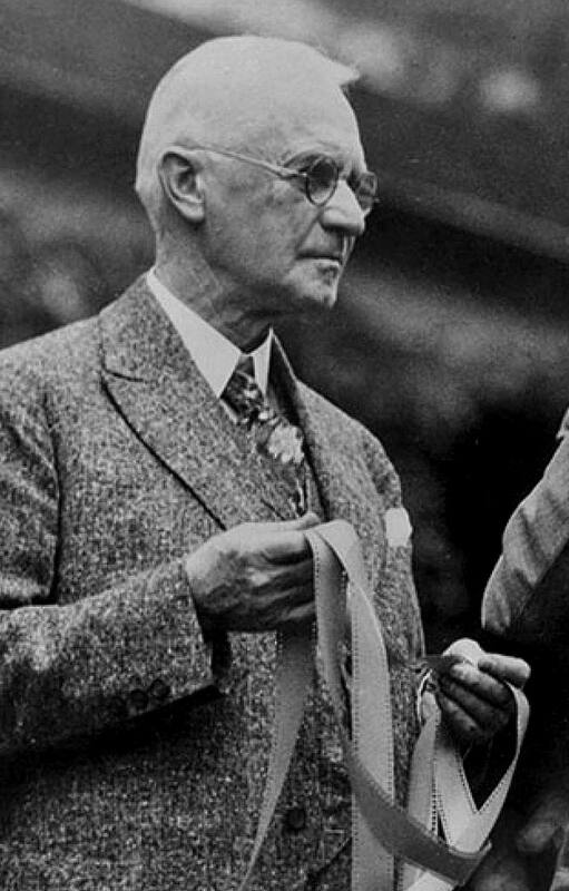 George Eastman junto a Thomas Edison prueban una cámara en 1928