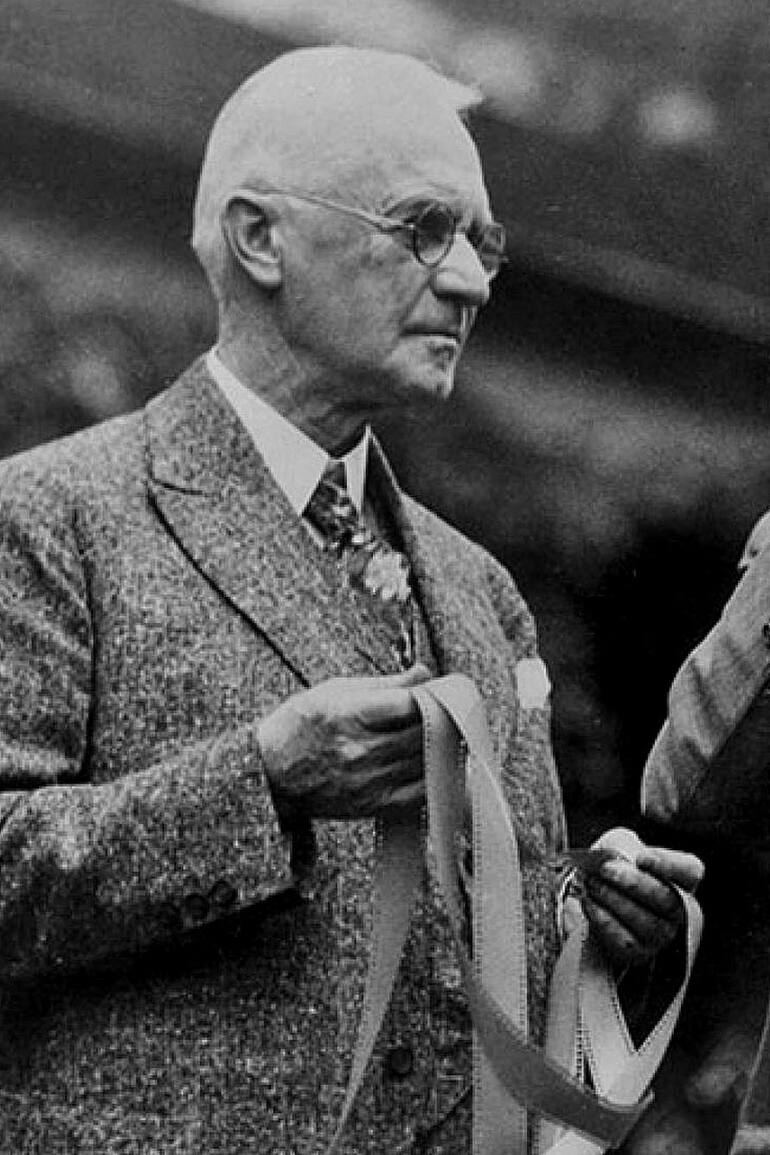 George Eastman junto a Thomas Edison prueban una cámara en 1928