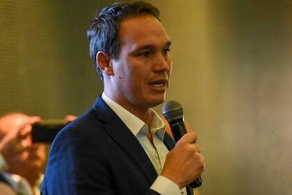 George Forsyth, que fue arquero de la selección peruana, presentó su renuncia a la alcaldía del popular distrito La Victoria para ser candidato a presidente de Perú