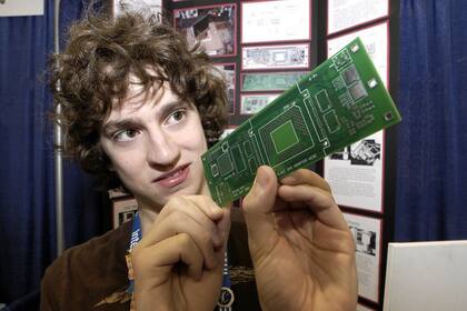George Hotz en la feria de ciencias organizada por Intel, unos años antes de desbloquear la PlayStation 3