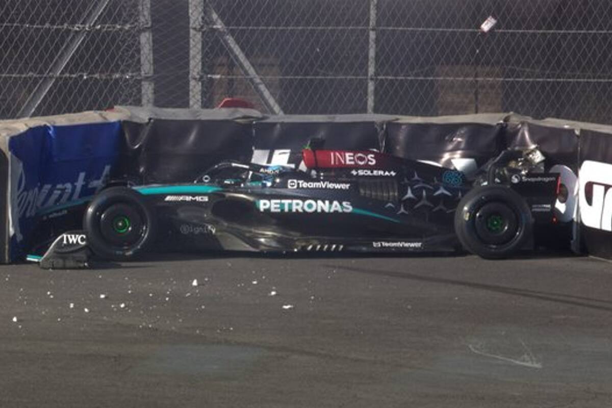 George Russell perdió el control del Mercedes y terminó contra la barrera de contención; el británico se bajó dolorido