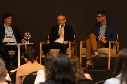 Georges Breitschmitt, presidente del Ipcva; Gustavo Idígoras, presidente de Ciara-CEC y Matías Curti, coordinador comercial de Cofco Argentina en el China Agribusiness Day